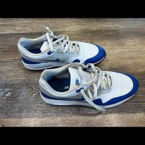 Nike Airmax Gold Shoes. Men’s size 12. Only worn 8-10 times.